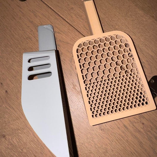 Cat litter scoop with a honeycomb sifting grid, view 2