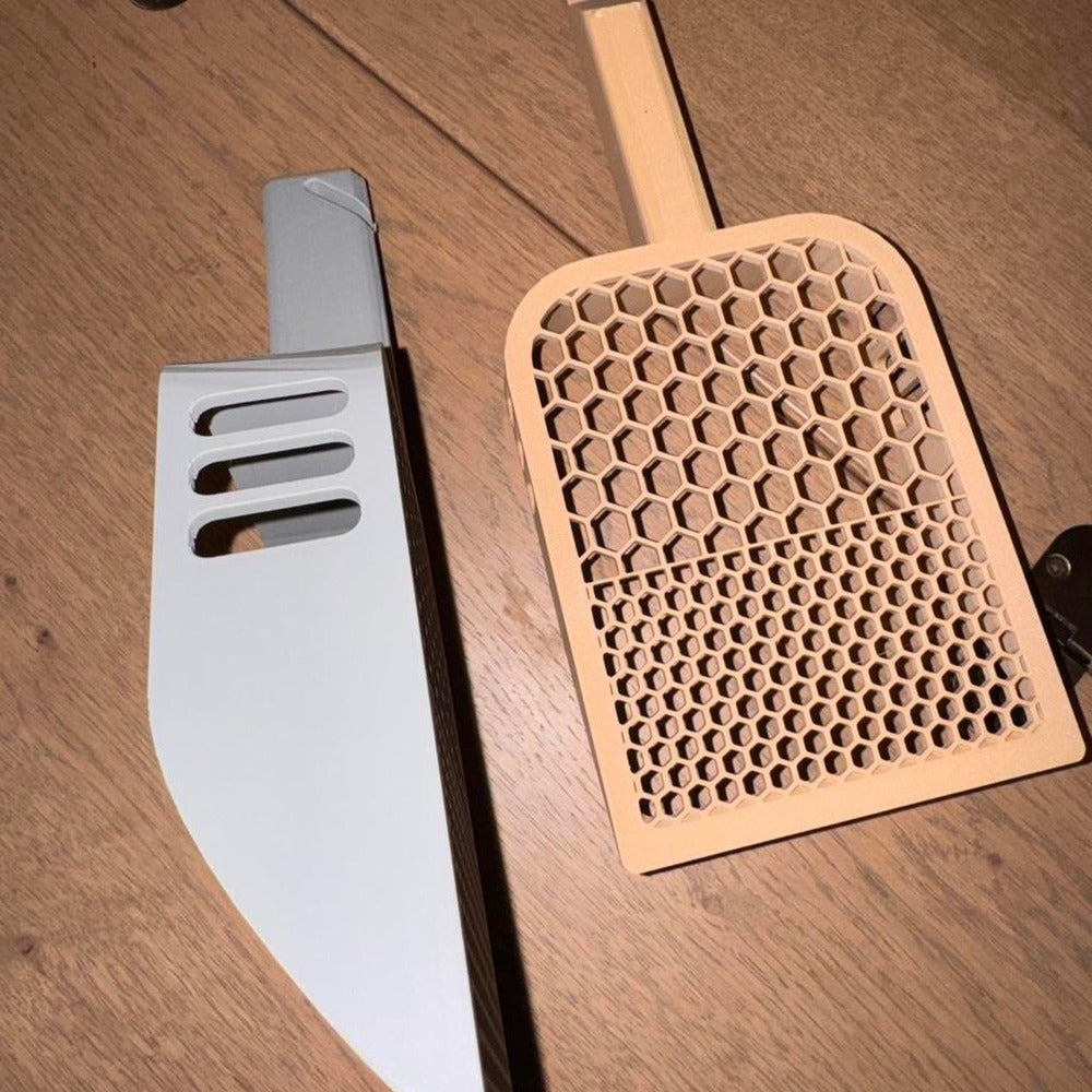 Cat litter scoop with a honeycomb sifting grid, view 2