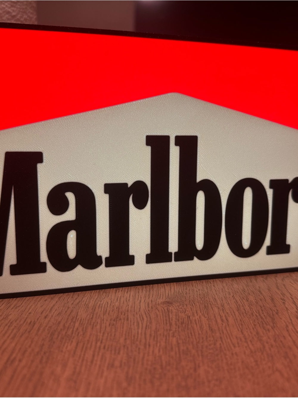 Retro-style red and white LED light box, view 3