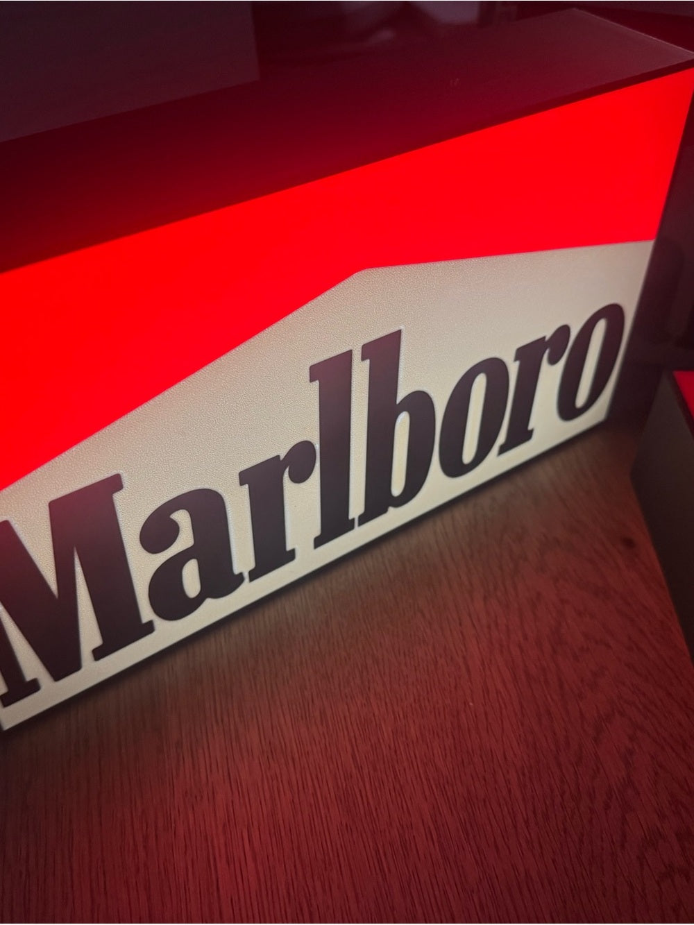 Retro-style red and white LED light box, view 5